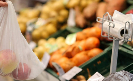 Чи дійсно в Южному стануть платними пакети-маєчки в магазинах?