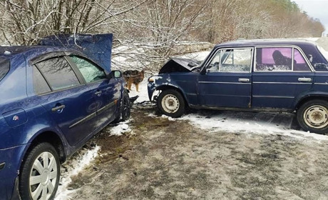 Слідчі Шепетівського РУП встановлюють обставини ДТП за участю двох автомобілів