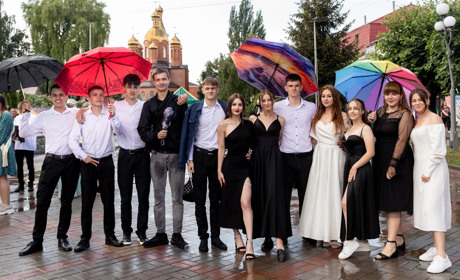 Незламні, як Україна: 300 кращих фото з випускного балу у Жмеринці