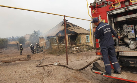 У Луганській області пожежі: люди залишилися без житла, є загиблі і травмовані