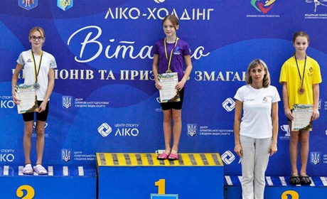 Три золота та срібло. Представниця Луганщини Аліна Бурсова стала чемпіонкою зі стрибків у воду