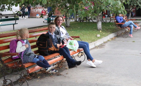 Зміни на краще: у місті встановлюють сучасні лавочки