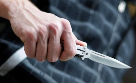 У Звягелі чоловік вдарив ножем у живіт юнака: вирок суду