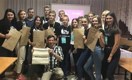 Як активісти ліквідували сміттєві вали навколо Новиці, створили парк і обладнали громадський простір