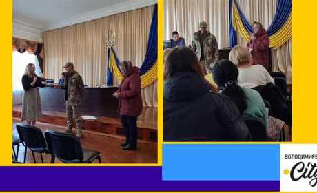 Освітяни Зарічненської громади зібрали кошти та передали на авто для ЗСУ