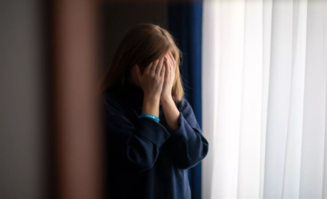 На Звягельщині чоловік принижував та залякував співмешканку – йому повідомили про підозру