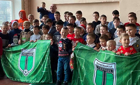 Завершили футбольний рік святкуванням. У Первомайську юні футболісти відзначали Новий рік