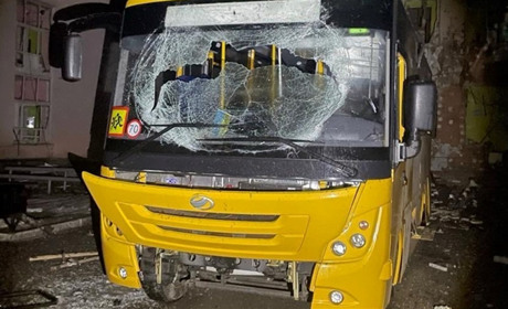 Росіяни вдарили по ліцею на Чернігівщині: знищено будівлю та шкільні автобуси