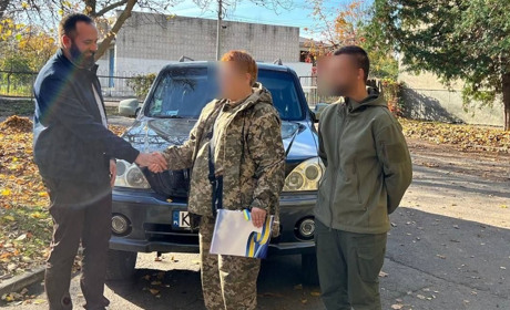 Зі Сміли військовим передали автомобіль