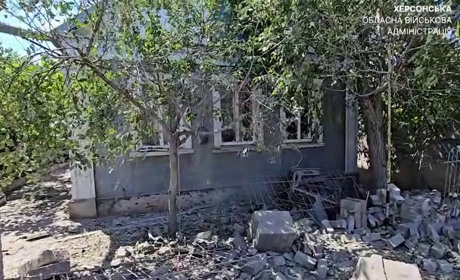На Херсонщині армія рф завдала ударів по критичній та соціальній інфраструктурі, житлових кварталах