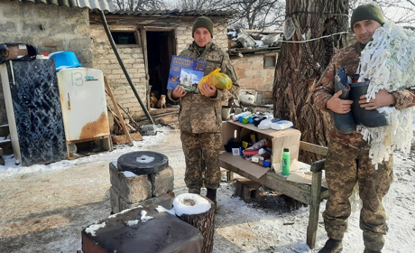 Волонтери з Воронок і Довговолі надіслали гостинці воїнам на передову