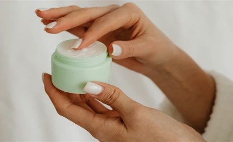 Щоденний догляд: коли наносити крем для сухої шкіри