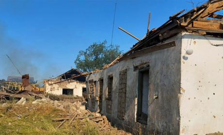 Ворожі обстріли на Херсонщині: пошкоджені будинки, школа, є загиблі та поранені