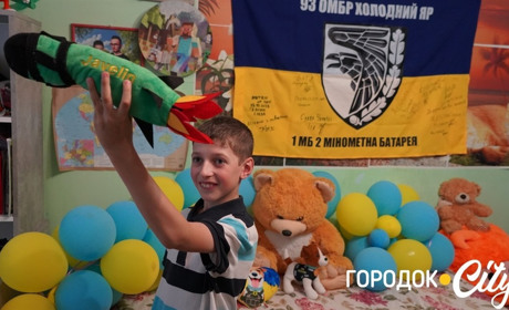 Збирає патріотичні колекції та донатить на ЗСУ. Історія 11-річного городоччанина Владислава Шевчука