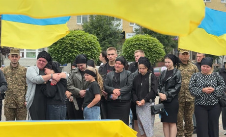 У Сарнах попрощалися з воїном Іваном Крупичем