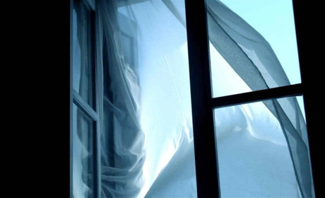 З вікна 4 поверху Старокостянтинівської ЦРЛ вистрибнув 69-річний чоловік