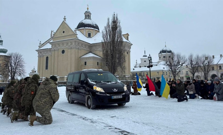 Віддав життя за Україну: на Львівщині попрощалися з уродженцем Нетішина Аркадієм Гурковим