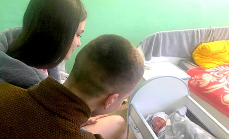 З передової відразу у пологовий