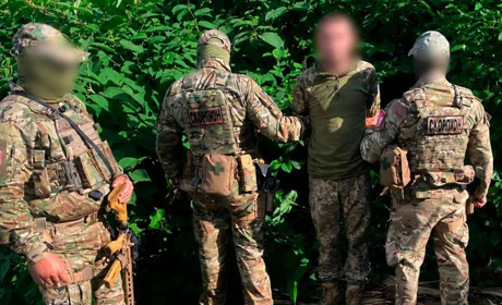 У Хмельницькому затримано військовослужбовця, який вчинив СЗЧ зі зброєю