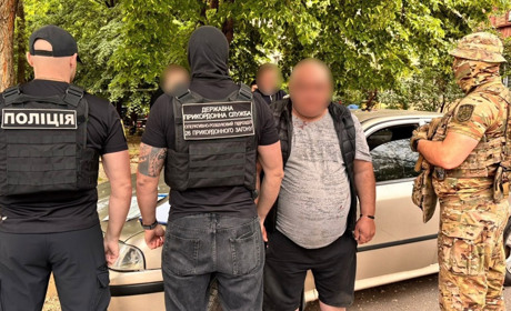 За 9 тисяч доларів пропонував дістатися кордону з Молдовою: на Одещині викрили схему