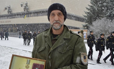 Приз – лисички, зібрані воїном. Друзі Юрія Коваленка проводять лотерею для підрозділу науковця