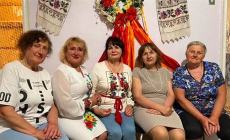 У "Любомирі" дізнавалися про особливості відзначення Трійці та вчилися вив'язувати жіночу хустку