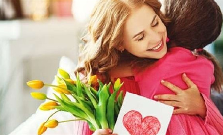 Створіть власноруч листівку для мами - привітайте її зі святом разом із GOOGLE