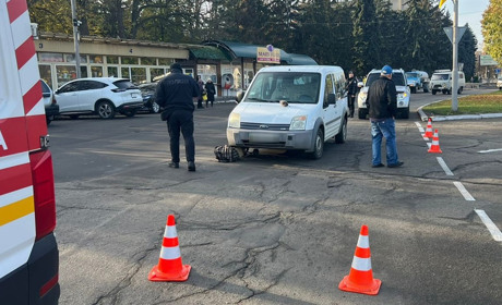 У Первомайську жінка похилого віку загинула, потрапивши під колеса автівки. Триває розслідування