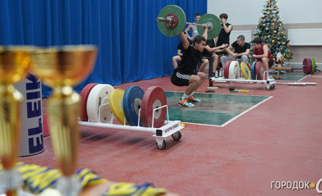 У Городку відбувся чемпіонат області з важкої атлетики. 13 городоччан посіли призові місця