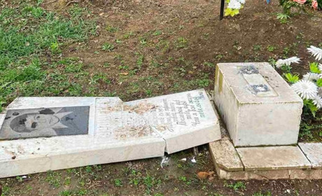 У Біляївці на кладовищі підлітки зламали пам’ятники: родина постраждалих просить розголосу