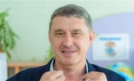 Іде селом вчитель