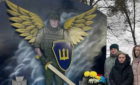 І мертвим, і живим, і ненародженим: у Богданівці мама з донькою встановили стелу військовим