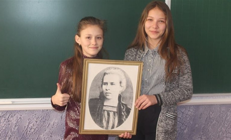 #LesyaUkrainkaForever: флешмоб у десятій школі