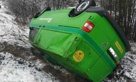 На Рівненщині три авто перекинулись на дах