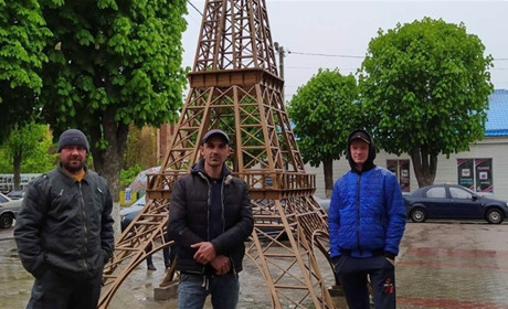 Ейфелева вежа виготовлена у Білопіллі: чи знаєте ви імена майстрів, які її зробили?