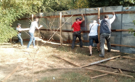 У Новій Каховці активісти рятували сквер від забудовника