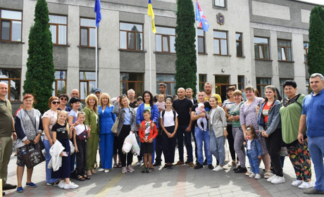 21 родина з Херсону отримала гуманітарну допомогу від народного депутата Ірини Борзової у Жмеринці