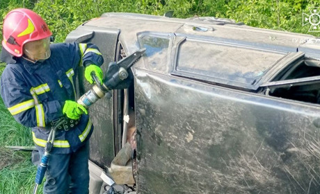 Славутські надзвичайники ліквідували наслідки ДТП, у якій травмувалася жінка