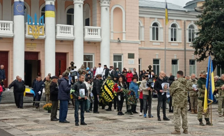 Первомайськ провів в останню путь трьох захисників України