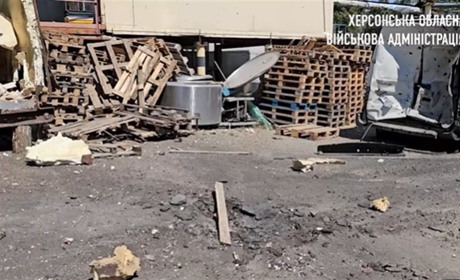 Окупанти поцілили по підприємству в Херсоні, загинув чоловік