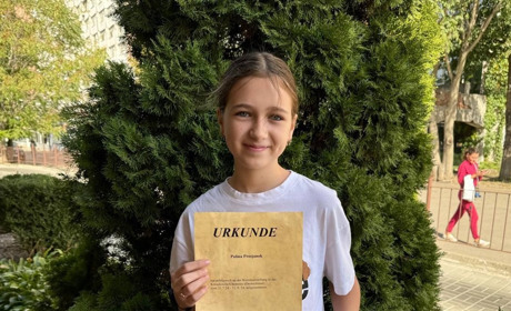 Маленька переселенка з Волновахи показала європейській спільноті, як живуть діти під час війни