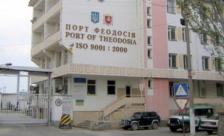 Україна ввела санкції проти 56 суден, що вивозили викрадене зерно з окупованих портів