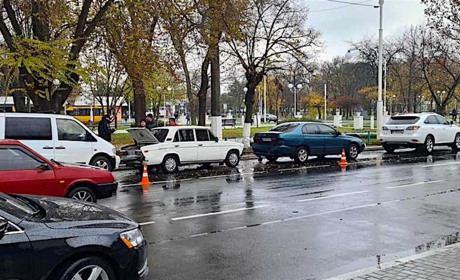 ДТП из четырех авто блокировало проспект Суворова