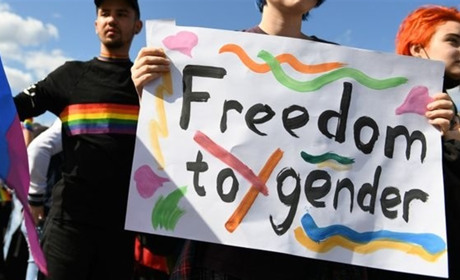 «Я считаю, правильным ввести штрафы для гомофобов»: блогерша Ирина Мощенко