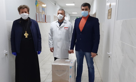 За кошти парафіян Свято-Миколаївського храму м.Кіцмань купили кисневий концентратор для райлікарні