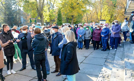 У Кагарлику мітингували медпрацівники: вимагали своєчасної виплати зарплати та "ковідних" надбавок