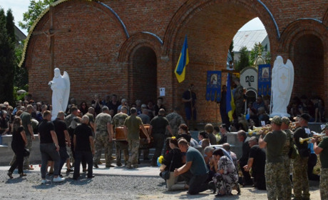 Чортків’яни попрощались із загиблим воїном Володимиром Чмілем
