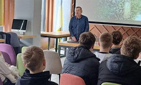 "Я писав її як лебедину пісню": поет з Нової Каховки презентував свою поему "Буча"