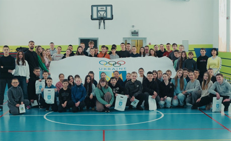 У спорткомплексі «Авангард» у Жмеринській громаді підняли прапор на підтримку Зимової Олімпіади