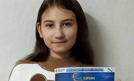 Глухівчанка здобула призове місце за пісню про тата на Міжнародному конкурсі мистецтв (ВІДЕО)